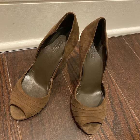 Gucci suede peep toe heels - Picture 3 of 9